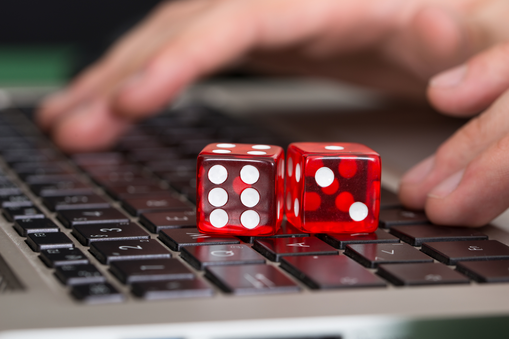 Poker Masası Stratejileri: Rakibi Okuma Sanatı